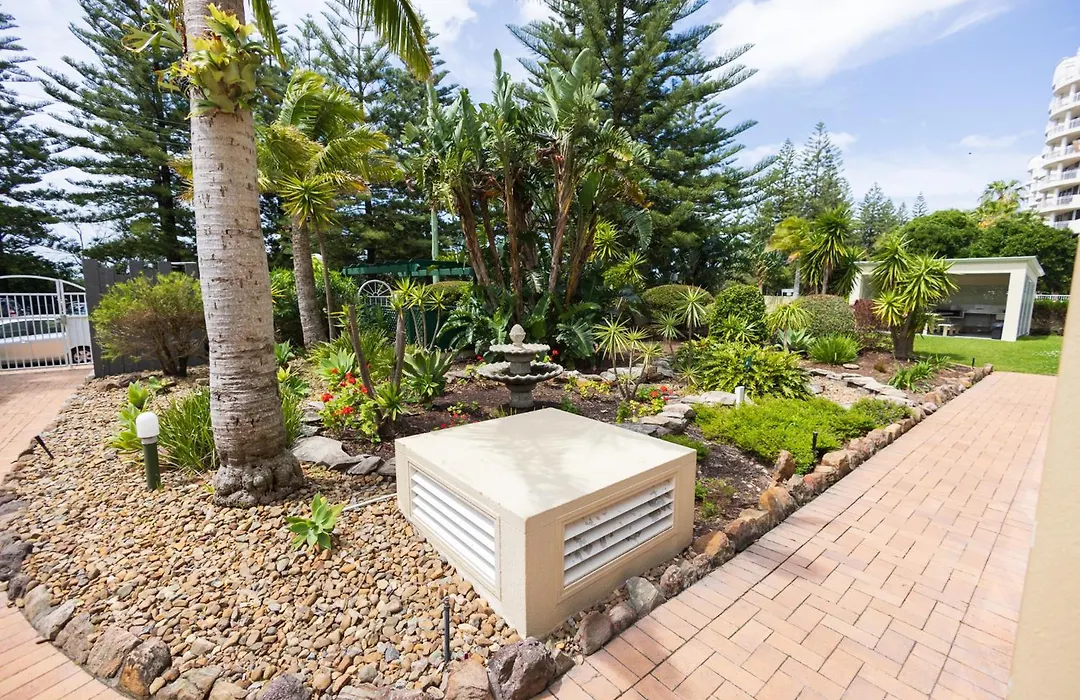 Burleigh Surf Apartments-1